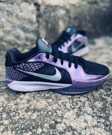 Nike Sabrina II Size 41 Uk 7 Us 9.5
