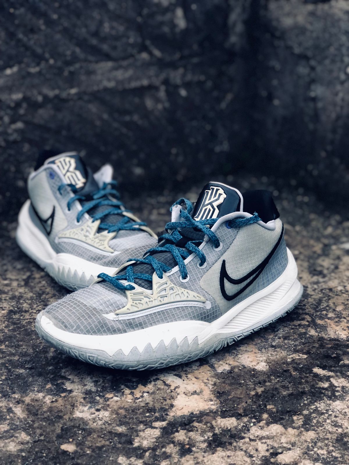Kyries IV Ivory Size 45 Uk 10 Us 11