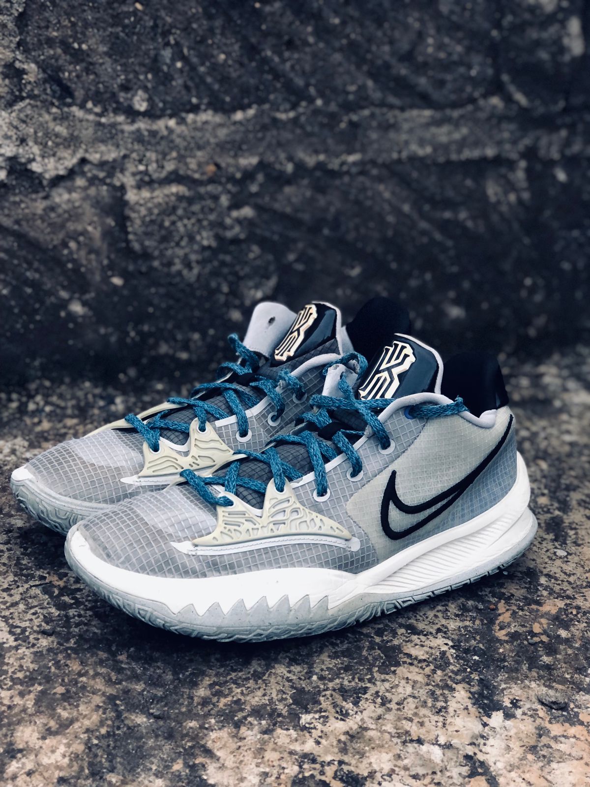 Kyries IV Ivory Size 45 Uk 10 Us 11 - Image 3