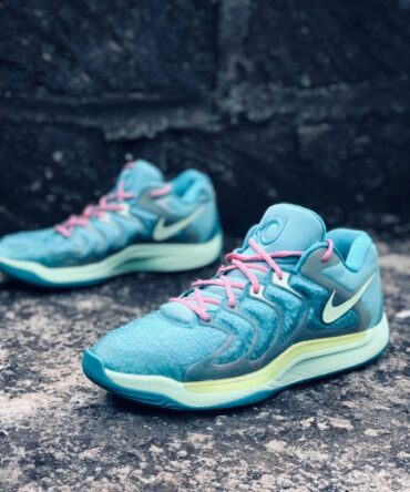 Kevin Durant XVII Size 44 Uk 9 Us 10
