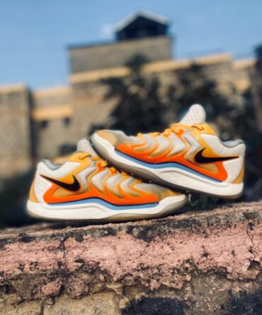 Kevin Durant XVII Size 42.5 Uk 8 Us 9